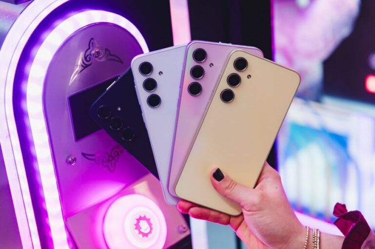 Samsung presenta en Chile los nuevos Galaxy A55 y Galaxy A35: ¿Qué características tienen y cuál es su valor?