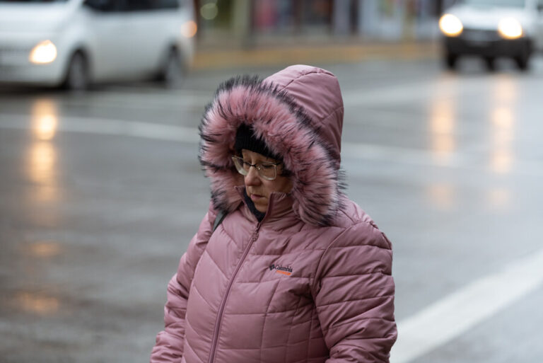 ¿Santiago bajo cero? Nuevo fenómeno climático amenaza con llevar a los termómetros de la capital a los 0° C