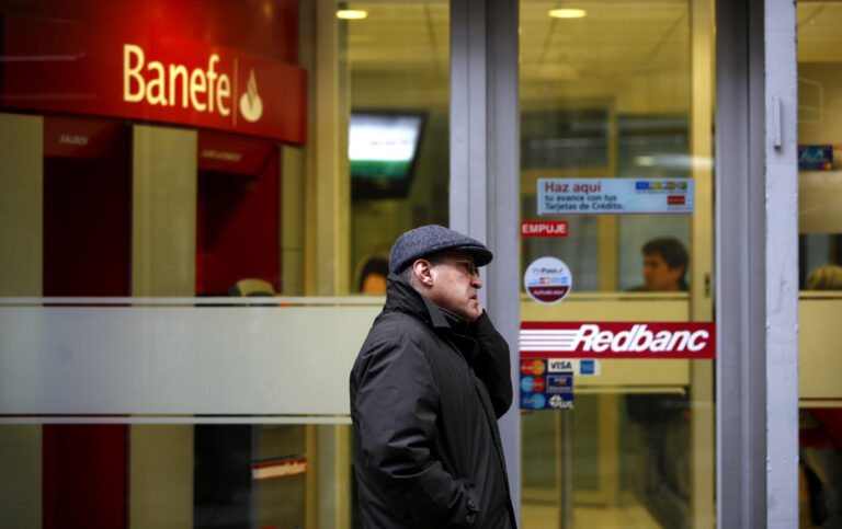 ¿Cuál es la importancia para las personas el que baje la tasa de interés?