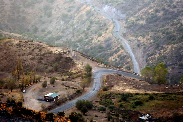 Vehículo con familia cayó por risco en Camino a Farellones: Mujer murió y 3 personas resultaron heridas