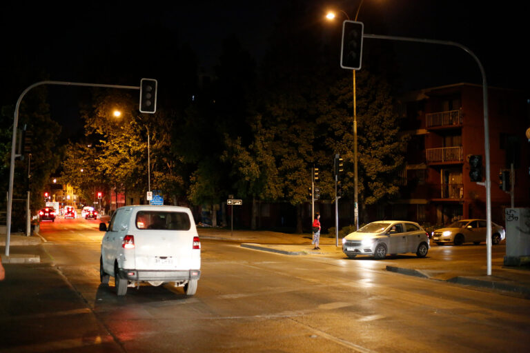 Municipios, GORES y Conadecus presentarán denuncia contra Enel y CGE por cortes de luz: Exigirán indemnización a clientes