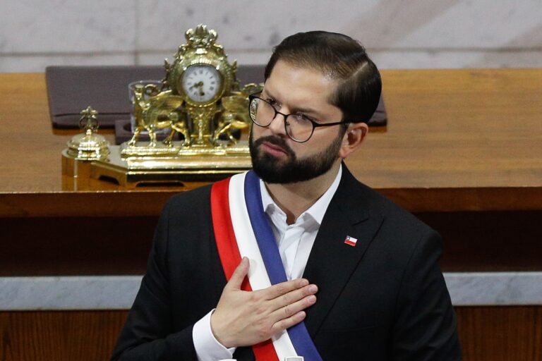 CNN Chile Radio estrena transmisiones este viernes con Gabriel Boric: Presidente será primer invitado de la nueva señal