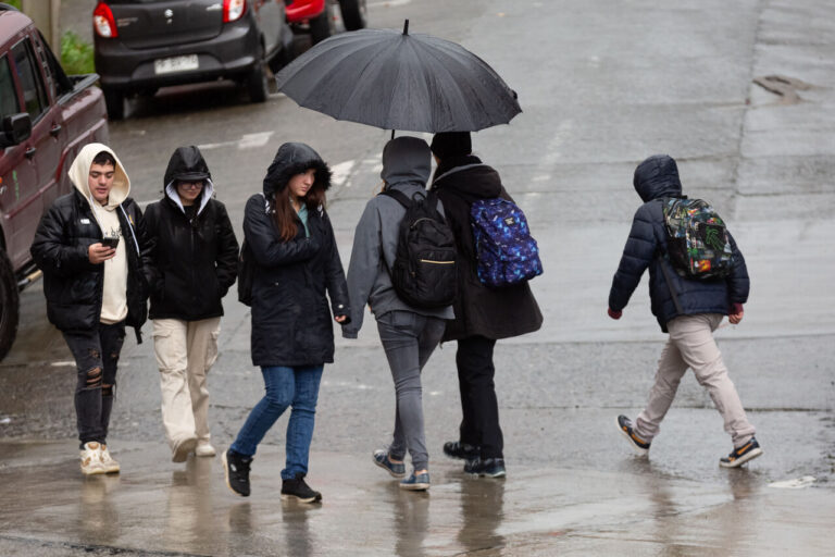 Alerta temprana en la RM por lluvias y nevadas: ¿En qué comunas caería nieve?