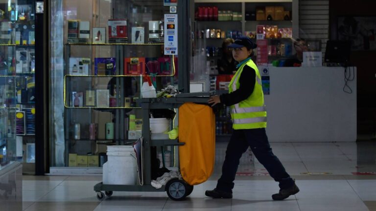 Cadem: Ley de 40 Horas recibe evaluación positiva, pero solo 53% de trabajadores dependientes redujo su jornada laboral