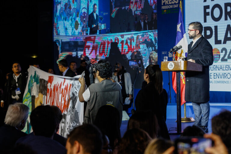 Pdte. Boric es increpado por excolegas de periodista Francisca Sandoval en acto Unesco por el Día de la Libertad de Prensa