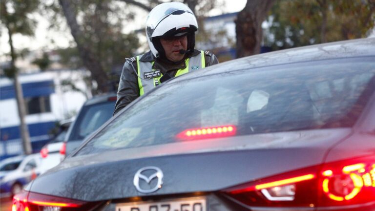 Estudio cuestiona la efectividad de la restricción vehicular en Santiago