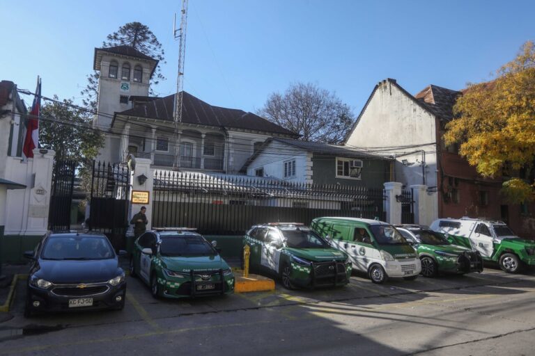 Hoy es el control de los 12 carabineros detenidos por corrupción en Barrio Meiggs: ¿Cómo operaban y qué delitos cometían?