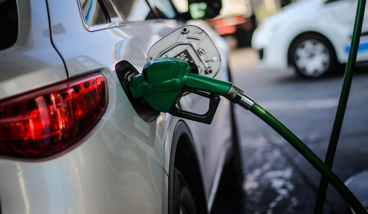 ¡Alivio para el bolsillo! Anuncian disminución del precio de las bencinas desde este jueves