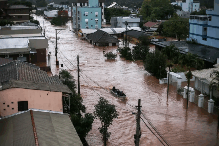 Brasil: Aumenta a 56 la cifra de fallecidos tras fuertes lluvias e inundaciones en Río Grande del Sur