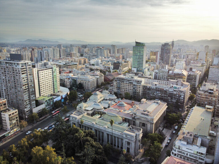 Banco Mundial aumenta a 2,6% proyección de crecimiento para Chile: ¿Qué cifras se prevén para la región?