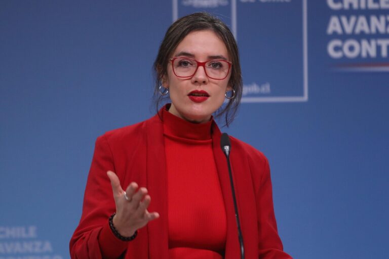 Vallejo se cuadra con Boric y aborda miradas del PC: “La política exterior de Chile no va a moverse porque unos sean más críticos”