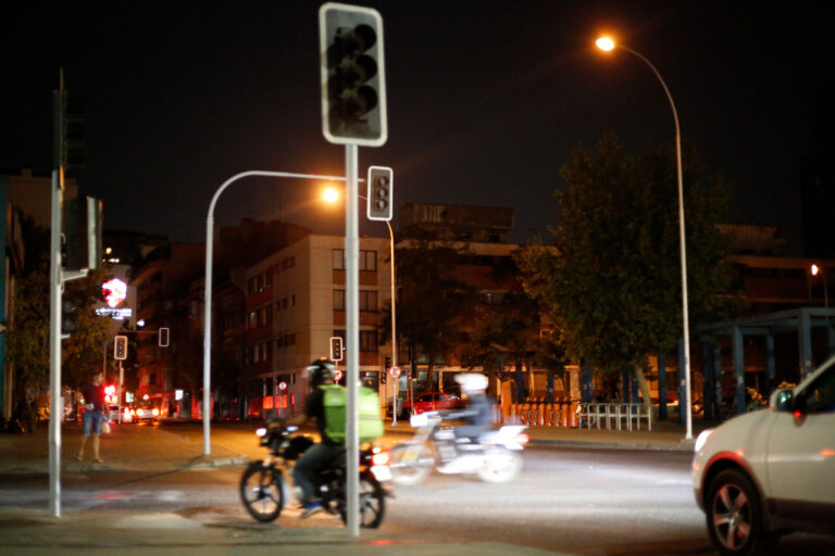 Corte de luz: Reponen casi la totalidad del suministro tras masiva interrupción en la Región Metropolitana