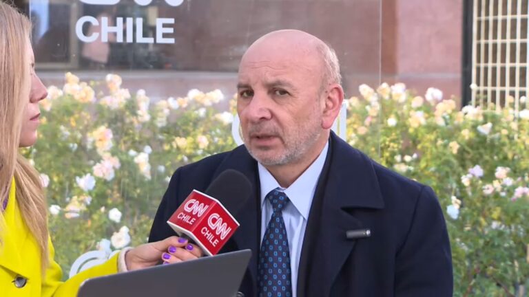 La dura crítica del senador Castro al gabinete interno del presidente Boric: “Pareciera que está en una burbuja”