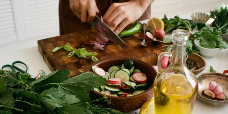 Este tipo de dieta keto mejoraría la memoria en personas mayores: Estudio fue liderado por chilenos