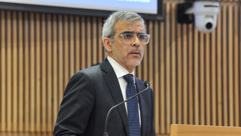 Ministro Cordero: “Creo que la alcaldesa Matthei tiene un problema serio con cuál es el tipo de asesoría que está recibiendo”