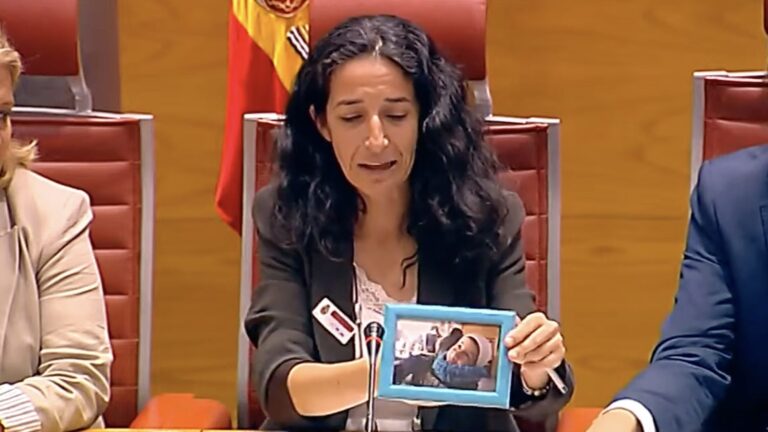 La historia de la mujer que lucha para que no se haga una serie de true crime sobre el asesinato de su hijo