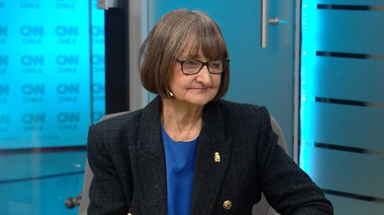 Rosa Devés: Calificó de 