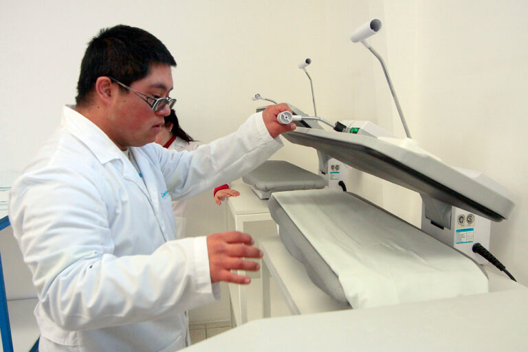 Presentan proyecto para disminuir la edad de jubilación de personas con síndrome de Down