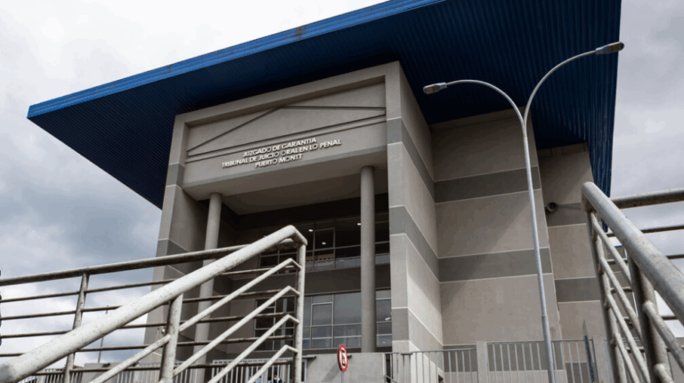 Hombre es sentenciado a 20 años de cárcel por violar a sus hijas durante nueve años