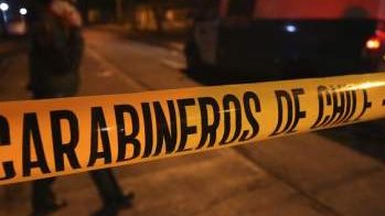 Dos carabineros heridos y tres casas dañadas: Menores de edad detenidos tras persecución policial en Puente Alto