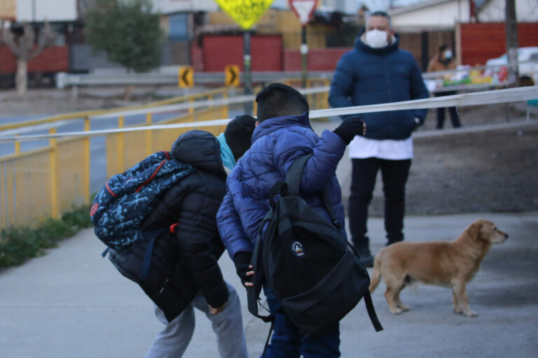 ¡Se acaban las vacaciones de invierno! Abrigarse para enfrentar las heladas en el regreso a clases
