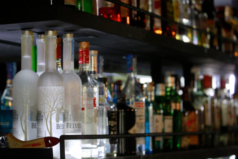 Lo que la medida de tu dedo anular dice sobre tu consumo de alcohol