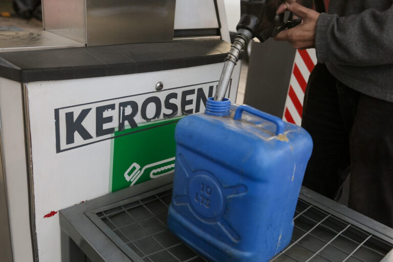 Precio de la parafina baja $98 por litro tras acuerdo legislativo