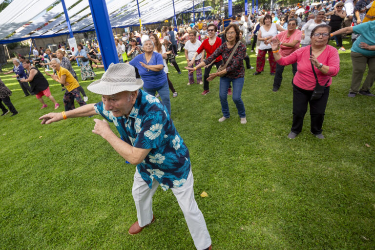 Vacaciones Tercera Edad: Anuncian 8 mil nuevos cupos para programas de viajes dentro de Chile