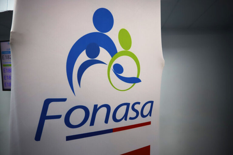 Fonasa inicia proceso de cobros en exceso: ¿Cómo solicitar la devolución?
