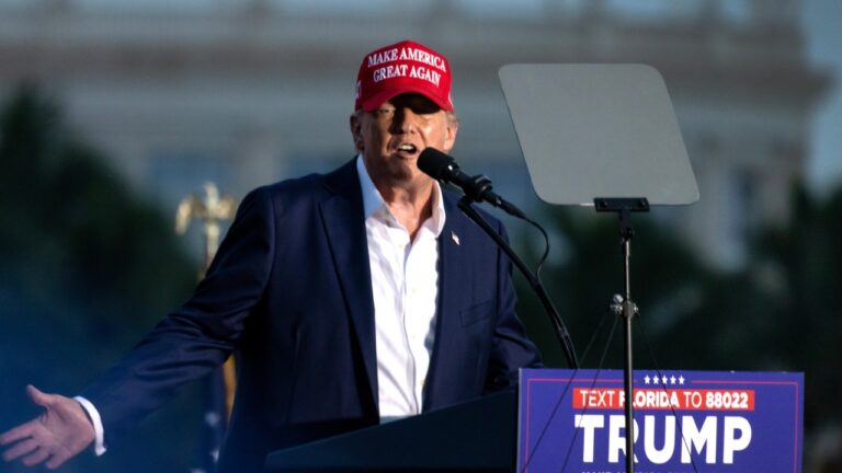 Jueza desestima caso de documentos clasificados contra Donald Trump