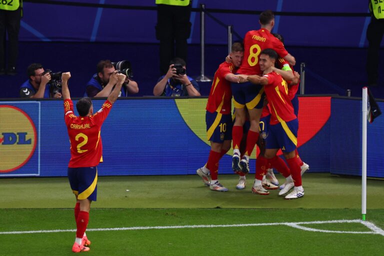 La joven España derrota por 2-1 a Inglaterra en su eléctrico duelo por la final de la Eurocopa 2024