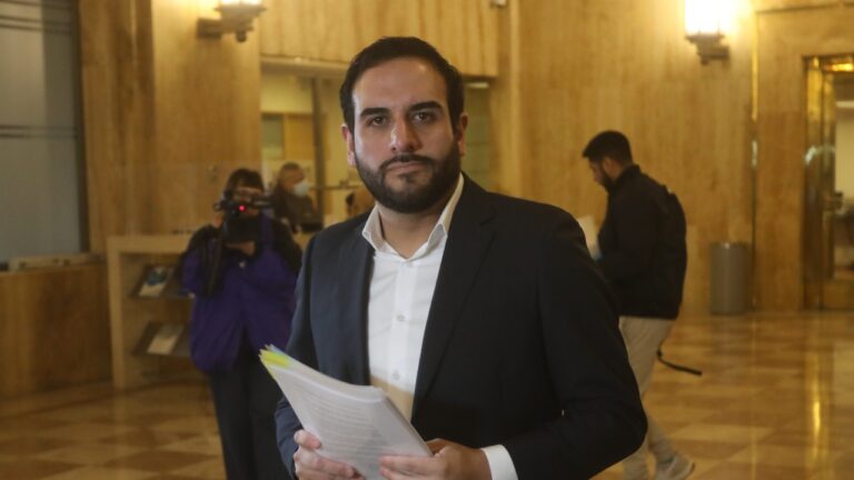 Concejal Felipe Cruz es detenido tras denuncia de agresión contra Andrea Balladares