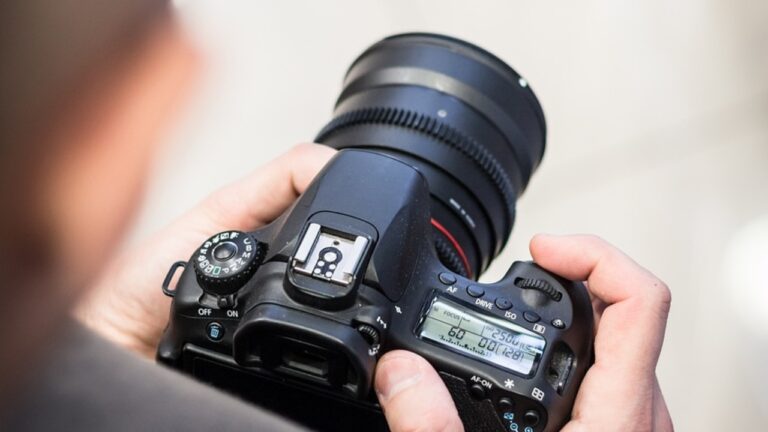 Carolina Urrejola destaca el rol del fotoperiodismo: “Aporta al registro clave para el entendimiento de nuestra historia”