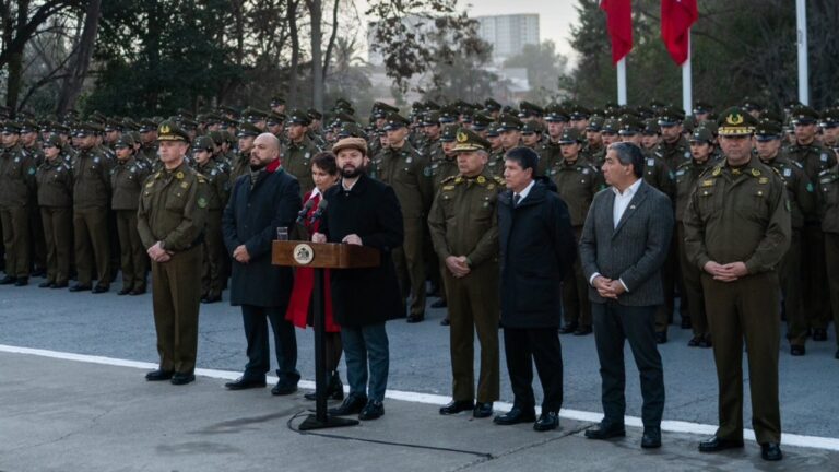 Boric presenta nueva dotación de Carabineros y ampliación del Plan Calles Sin Violencia: “No tengo tiempo para peleas políticas”