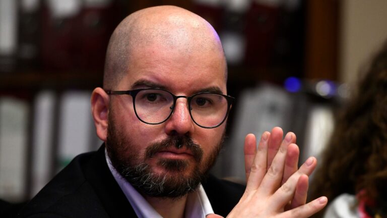 “No debí haber actuado tan rápido”: El mea culpa de Giorgio Jackson tras tildar de “criminal” a excarabinero Sebastián Zamora