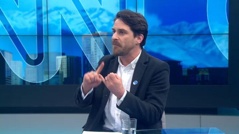 Multa “antipobre”: Winter cita a Piñera, acusa usurpación de identidad y descarta que voto migrante favorezca a la derecha