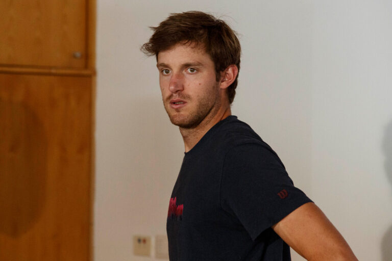 Siguen los problemas al oído: Nicolás Jarry se baja de torneos previos a los Juegos Olímpicos de París 2024