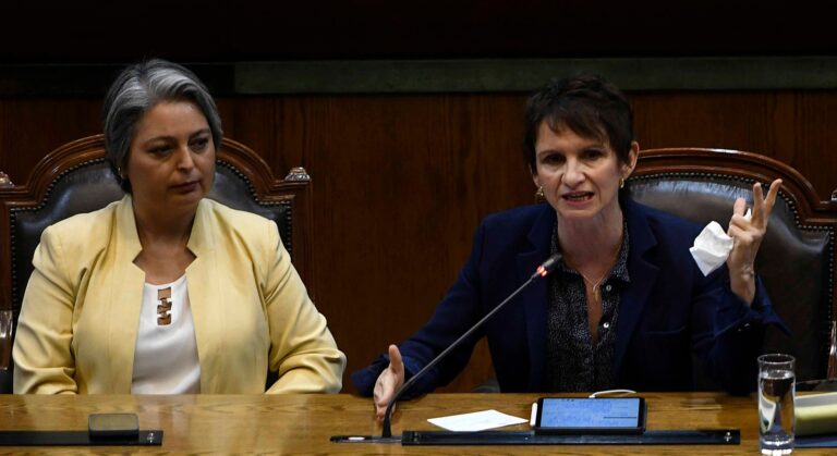 Tohá toma distancia de las críticas de Jara sobre las AFP: 