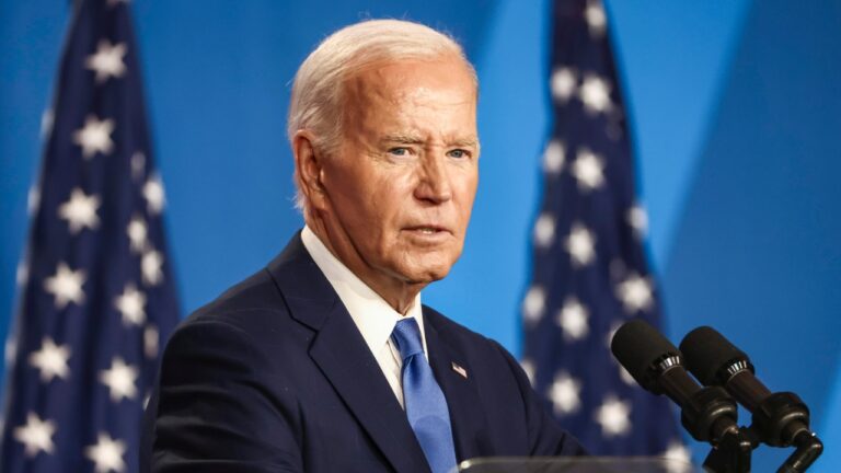 Carolina Urrejola: “Biden no solo debiera bajarse por lealtad a su pueblo, sino también por dignidad al ocaso de la vida”