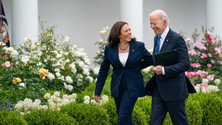 Biden expresa apoyo a Kamala Harris tras bajar su candidatura presidencial