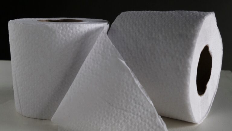 Colusión del papel: Conadecus recurre al TDLC y Sernac anuncia otra demanda para nuevamente buscar compensaciones a clientes