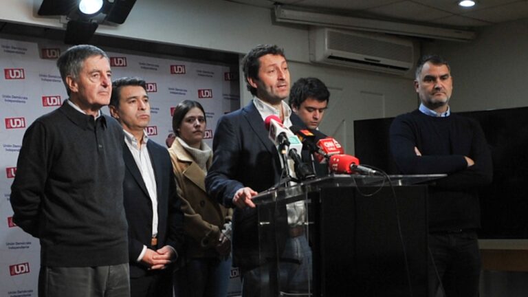 UDI señala “eventual fraude” y cálculo electoral por veto presidencial: “Es hacerle trampa a la democracia”