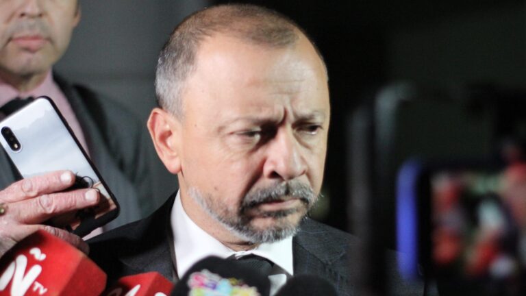 Exfiscal Carlos Palma es formalizado por filtración de información reservada y queda con arraigo nacional