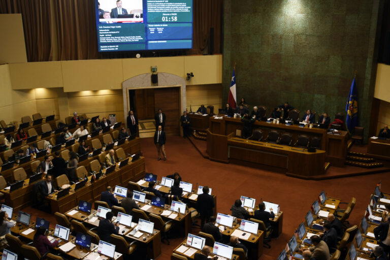 Secretario general de la Cámara cierra la puerta a petición de defensa de Vivanco de inhabilitar a 62 diputados