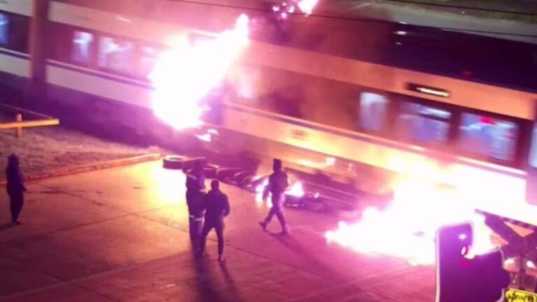 EFE anuncia querella tras ataque con fuego a tren de pasajeros en Padre Las Casas