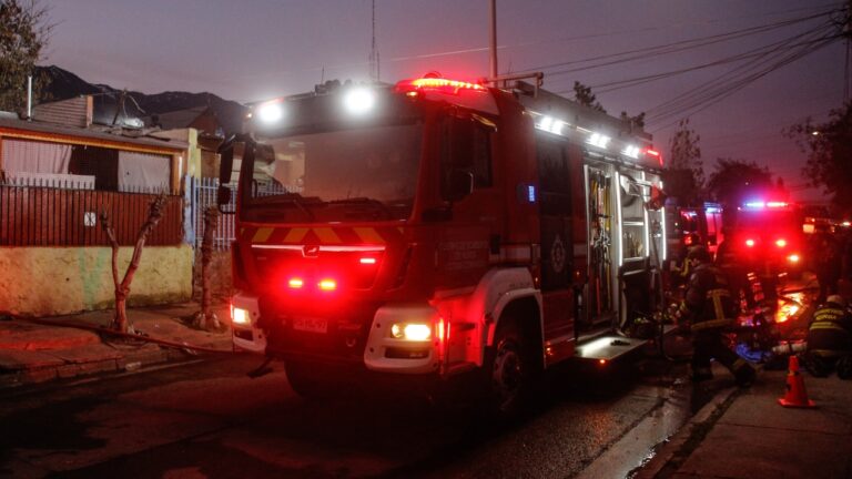 Adultos mayores fallecieron durante incendio en vivienda de Conchalí