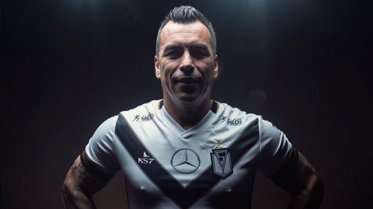 Esteban Paredes sale del retiro y es presentado como nuevo jugador de Santiago Morning