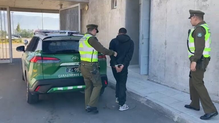 Intentó sobornar carabineros con $20 mil para evitar multas por no tener licencia de conducir y fue detenido