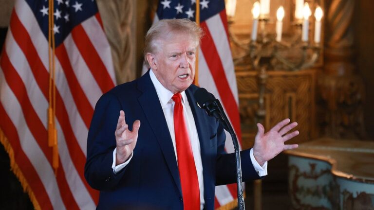 Trump asegura que “cayó de emergencia” en un helicóptero: Testigos dicen que nunca pasó