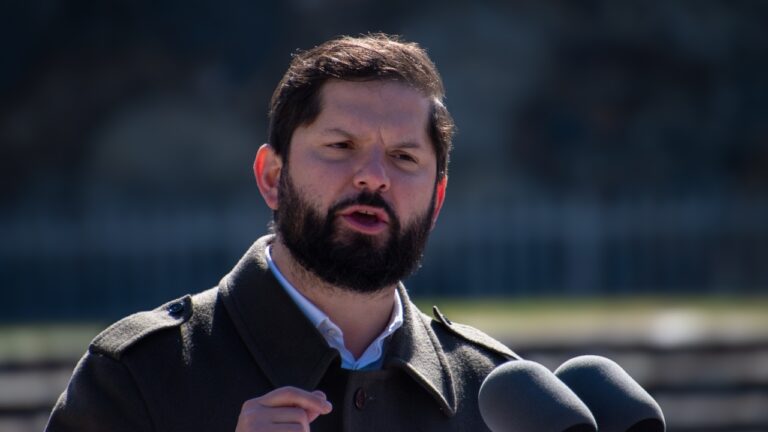 Asalto a Brinks: Boric señala vínculo de grupos que se escudan en causa mapuche y millonario robo en Rancagua